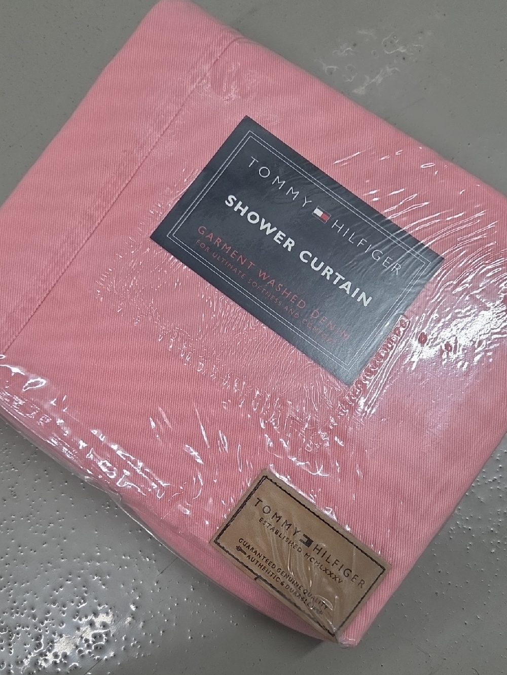 TOMMY HILFIGER Showrr Curtain (2005)